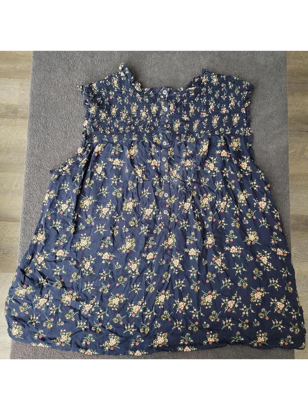 Caslon Women’s Floral Blouse Size Large Navy Blue Smocked Waist